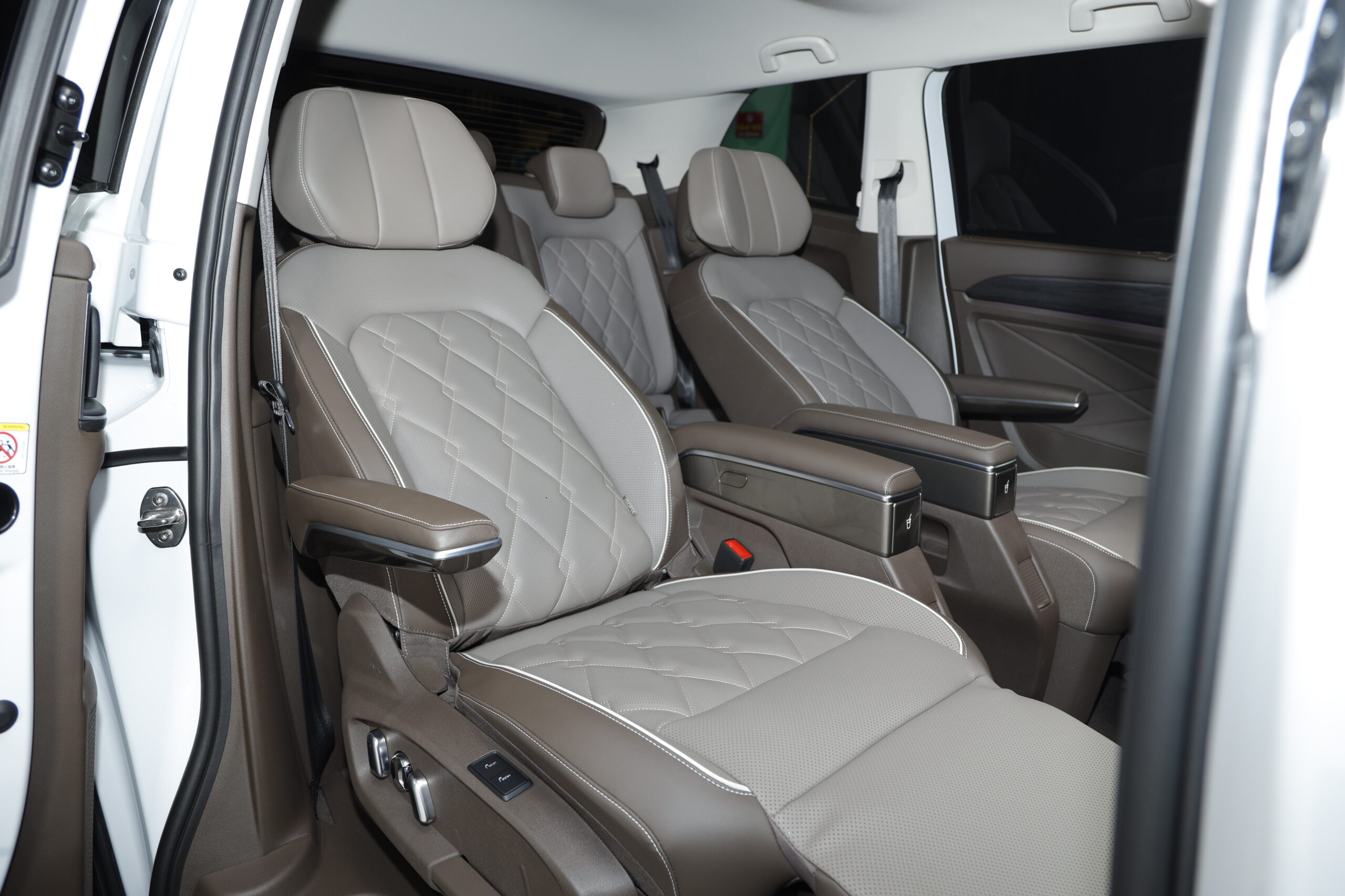 Viloran Luxury 2025 - Giảm Tiền Mặt 100 Triệu Viloran Luxury 2025 - Giảm Tiền Mặt 100 Triệu